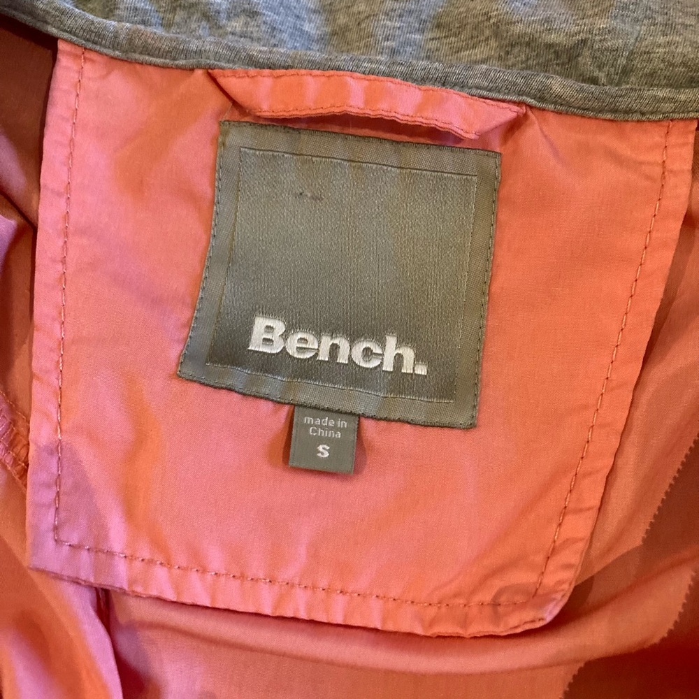 Bench Windbreaker - Picture 4 of 7